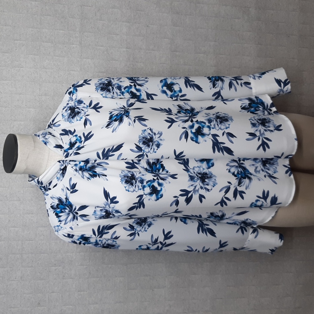 White House Black Market Floral Print Blouse
